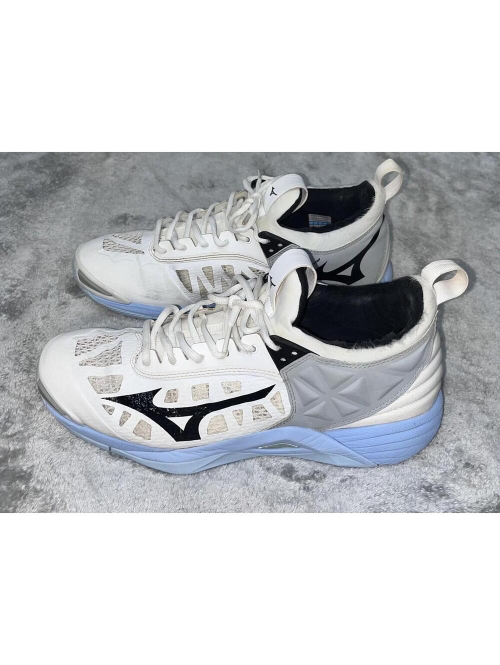 Mizuno White Light Blue Athletic Sneakers with Black Logo - Picture 3 of 9
